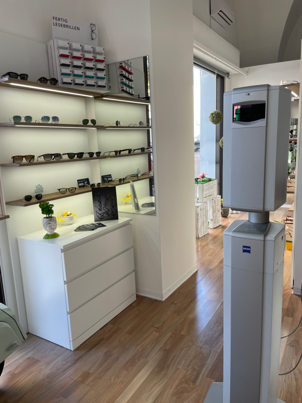 Vetrine e ingresso ottica High Vision a Nardò